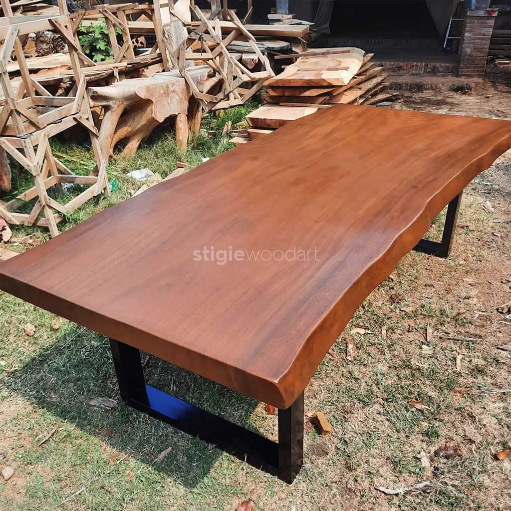 Meja Kayu Trembesi Solid Natural Edge