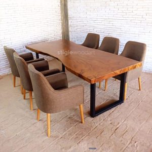 Set Meja Makan Kayu Trembesi Natural Kaki Besi Powder Coating